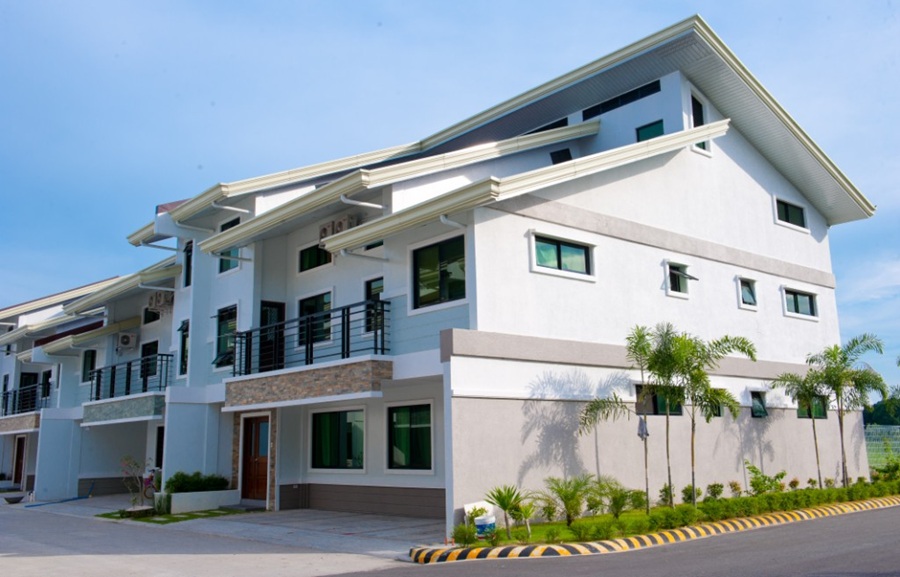 bao-cao-tham-quan-truong-quoc-te-nis-tai-clark9