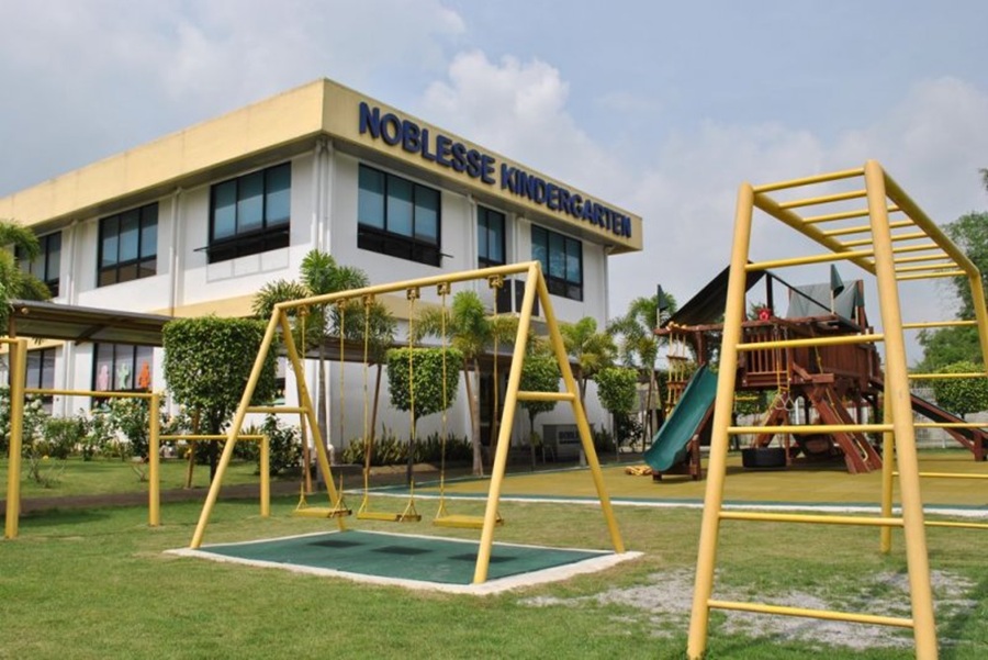 bao-cao-tham-quan-truong-quoc-te-nis-tai-clark3