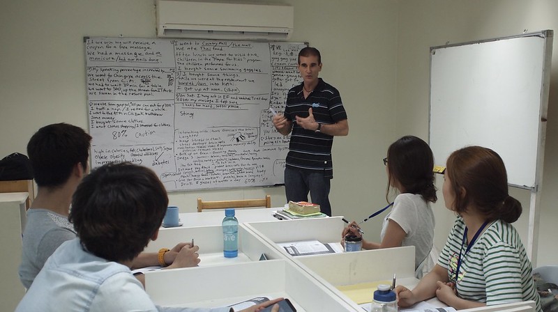 phong-van-hoc-vien-truong-fella-sparta