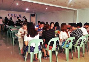 bua-an-tai-truong-anh-ngu-cella