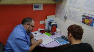 aelc-1-hoc-ielts-voi-giao-vien-ban-ngu