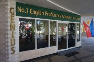 an-tuong-voi-lop-nhom-cua-thay-levi-giao-vien-ban-ngu-cua-genius